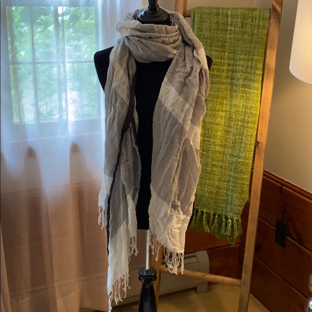 Gap Scarf
